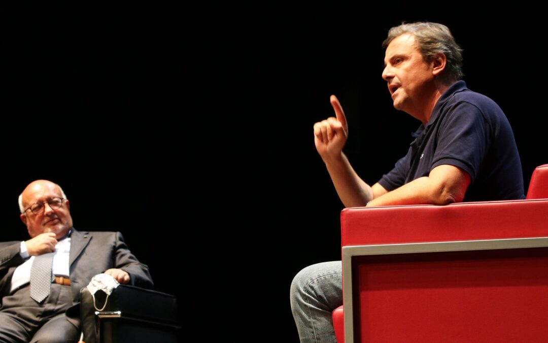 A Saronno c’è Calenda a teatro: “Modello da replicare”