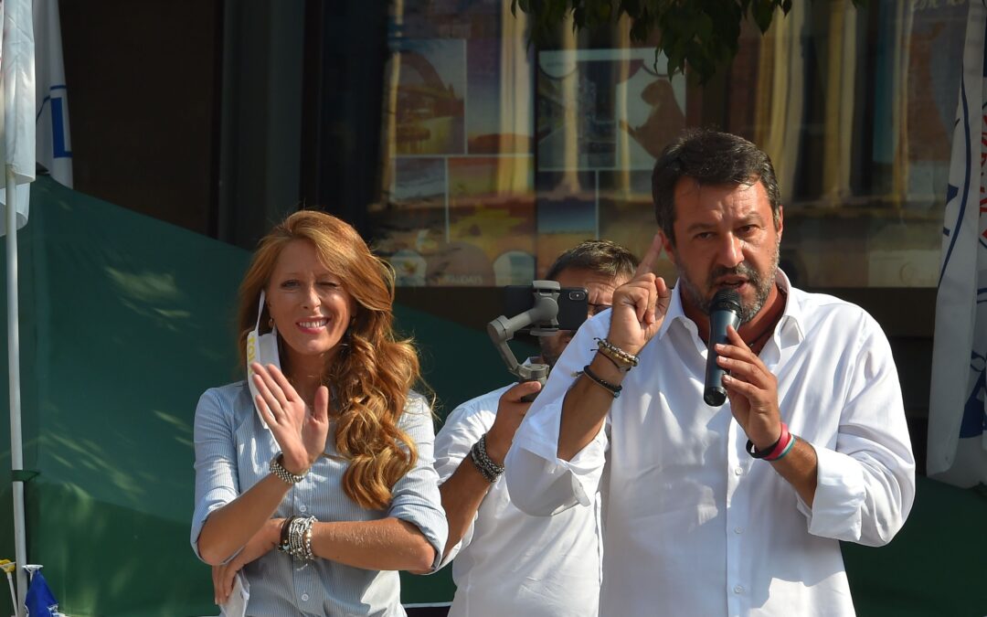 Salvini accolto da star a Legnano: «Qui vinciamo subito»